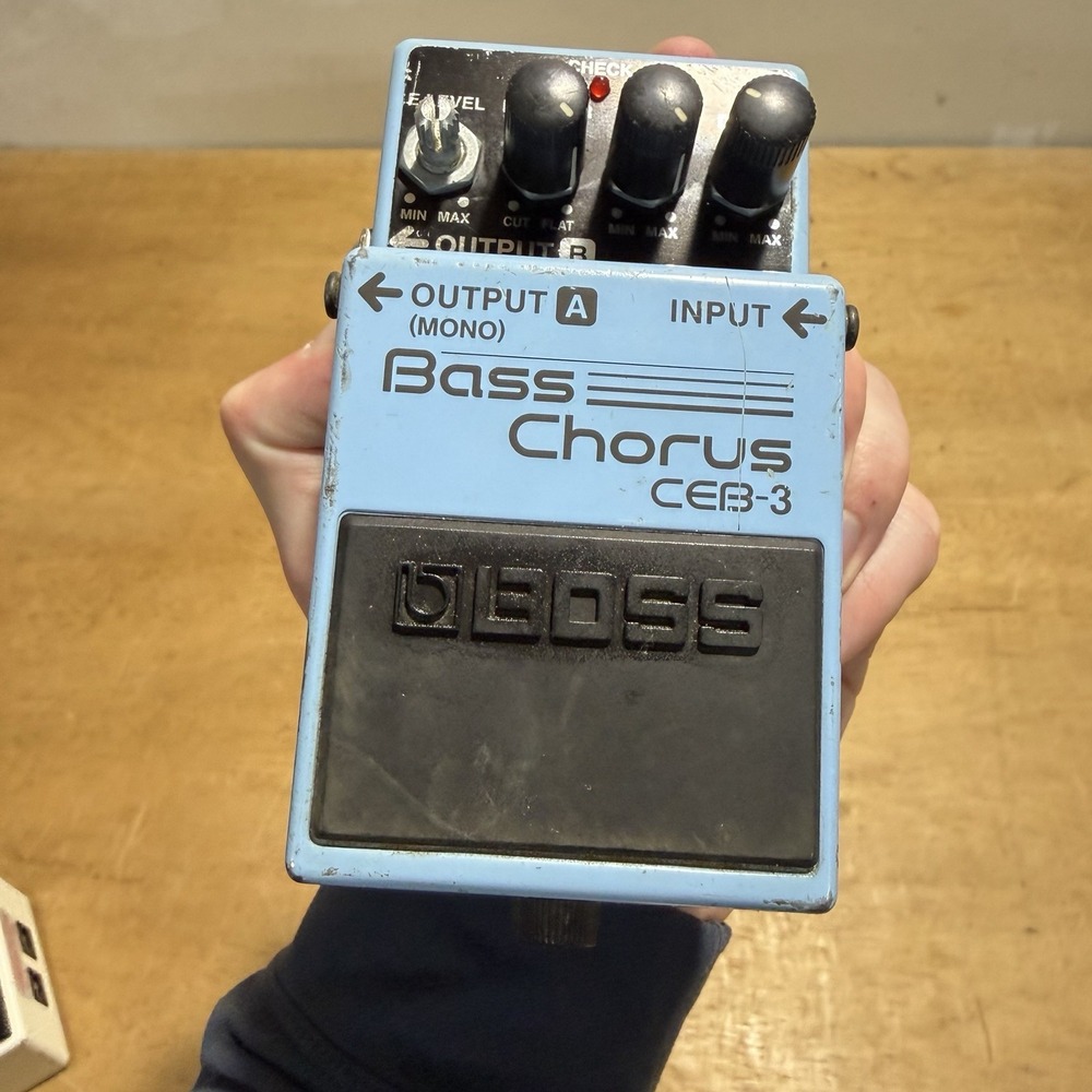 Boss CEB-3 Bass Chorus Analog Chorus Effects Pedal for Bass Guitar CEB-3 Model - Picture 5 of 9